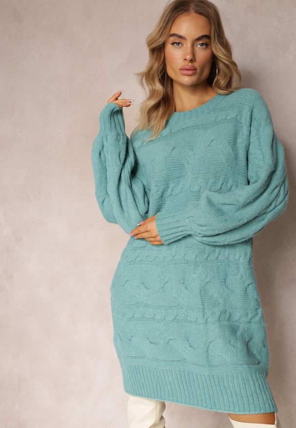 Renee - Ciemnozielony Długi Sweter Oversize z Wypukłym Splotem All Over Somet. Kolor: zielony. Długość: długie. Wzór: ze splotem. Styl: elegancki