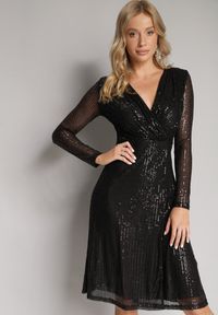Born2be - Czarna Rozkloszowana Sukienka Midi w Cekiny Ocorna. Kolor: czarny. Typ sukienki: kopertowe. Długość: midi #2