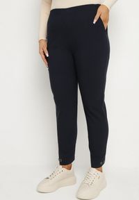 Born2be - Granatowe Spodnie z Wiskozą z Gumką w Talii i Aplikacjami przy Nogawkach Stellorie. Okazja: na co dzień. Kolekcja: plus size. Kolor: niebieski. Materiał: wiskoza. Wzór: aplikacja. Styl: elegancki, casual