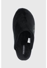 EA7 Emporio Armani Kapcie kolor czarny. Nosek buta: okrągły. Kolor: czarny. Materiał: materiał. Wzór: gładki