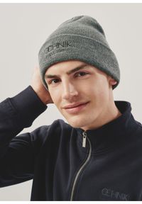 Ochnik - Szara czapka zimowa męska z logo OCHNIK. Kolor: szary. Materiał: akryl. Sezon: zima #1
