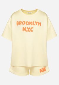 Born2be - Żółty Komplet Oversize z Wiskozą T-shirt i Szorty z Nadrukiem Liravella. Kolor: żółty. Materiał: wiskoza. Wzór: nadruk