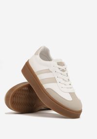Renee - Biało-Beżowe Sneakersy na Kauczukowej Podeszwie Ozdobione Paskami Nilimea. Okazja: na co dzień. Zapięcie: pasek. Kolor: biały. Materiał: kauczuk. Wzór: aplikacja