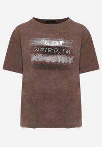 Born2be - Brązowy T-shirt z Bawełny o Kroju Oversize z Napisem Orinvyra. Okazja: na co dzień, do pracy, na spotkanie biznesowe. Kolor: brązowy. Materiał: bawełna. Wzór: napisy. Styl: casual, biznesowy, elegancki #8