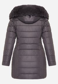 Born2be - Fioletowa Długa Kurtka Pikowana z Odpinanym Kapturem i Futerkiem Retelma. Okazja: na co dzień. Kolor: fioletowy. Materiał: futro. Długość: długie. Styl: casual #5