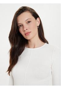 Gina Tricot Bluzka 21324 Biały Slim Fit. Kolor: biały. Materiał: wiskoza #4