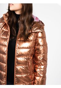 Guess Kurtka Bomberka | W2BL26 WEWC0 | Kobieta | Złoty. Typ kołnierza: kaptur. Kolor: złoty. Materiał: poliamid. Długość rękawa: długi rękaw. Długość: długie. Wzór: aplikacja. Styl: elegancki #3