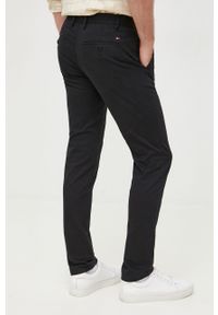 TOMMY HILFIGER - Tommy Hilfiger spodnie męskie kolor czarny w fasonie chinos. Kolor: czarny. Materiał: bawełna #3