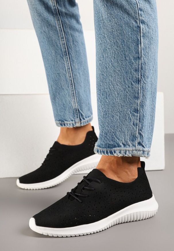 Born2be - Czarne Sneakersy z Ażurową Cholewką Grellio. Okazja: na co dzień. Kolor: czarny. Materiał: jeans. Szerokość cholewki: normalna. Wzór: ażurowy