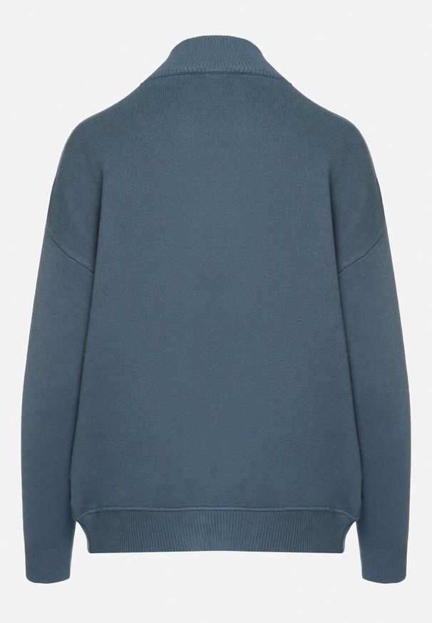 Born2be - Granatowy Golf o Klasycznym Kroju Zapinany na Cyrkoniowe Guziki przy Ramieniu Mariena. Okazja: na spotkanie biznesowe. Typ kołnierza: golf. Kolor: niebieski. Materiał: jeans. Długość rękawa: długi rękaw. Długość: długie. Styl: klasyczny