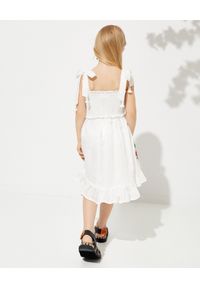 ZIMMERMANN KIDS - Biała sukienka z haftem 0-10 lat. Kolor: biały. Materiał: bawełna. Długość rękawa: na ramiączkach. Wzór: haft. Sezon: lato