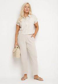 Born2be - Jasnobeżowe Spodnie o Prostym Kroju z Gumką w Talii Filavia. Okazja: na co dzień. Kolor: beżowy. Styl: sportowy, elegancki, casual