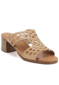 Klapki damskie na słupku beżowe Sabatina 1103-9. Kolor: beżowy. Materiał: skóra ekologiczna. Obcas: na słupku. Wysokość obcasa: średni #1
