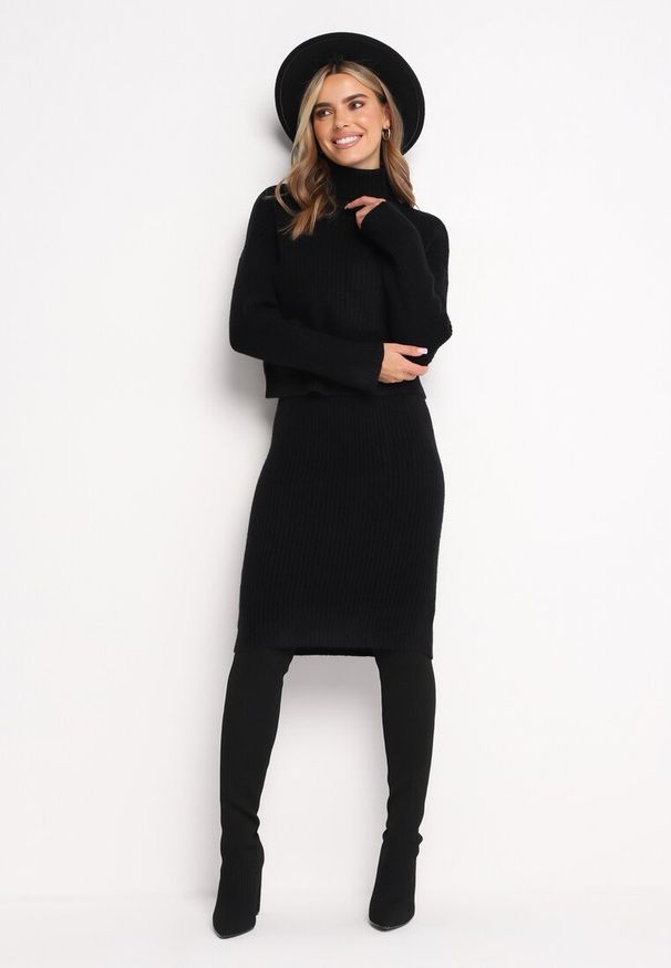 Born2be - Czarny 2-częściowy Komplet Wełniany z Sukienką i Swetrem Likosma. Kolor: czarny. Materiał: wełna. Sport: golf