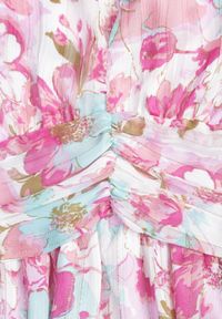 Renee - Różowa Taliowana Sukienka z Dzianinową Podszewką i Falbanami z Gumką w Talii Zonelia. Okazja: na co dzień. Typ kołnierza: dekolt w kształcie V. Kolor: różowy. Materiał: dzianina. Długość rękawa: krótki rękaw. Wzór: aplikacja, kwiaty. Styl: elegancki, casual #3