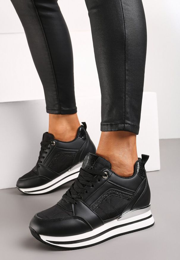 Born2be - Czarne Sneakersy na Ukrytym Koturnie z Metaliczną Wstawką i Brokatem Forcia. Nosek buta: okrągły. Zapięcie: sznurówki. Kolor: czarny. Materiał: materiał. Obcas: na koturnie. Wysokość obcasa: średni