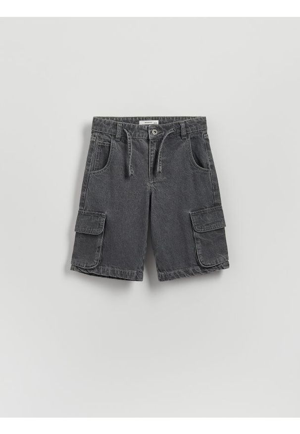 Reserved - Denimowe szorty - czarny. Kolor: czarny. Materiał: tkanina, bawełna. Styl: klasyczny