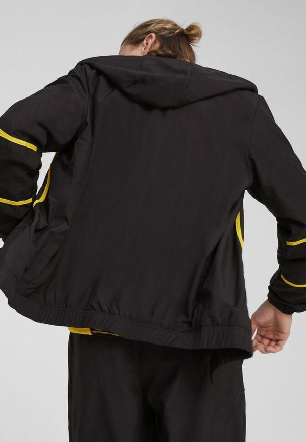 Puma - Kurtka Prematch Borussia Dortmund 2024/25. Kolor: czarny, żółty, wielokolorowy. Materiał: tkanina