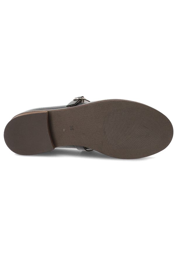 Czarne Półbuty Armodo Eleganckie Obuwie Damskie. Okazja: do pracy, na co dzień, na spotkanie biznesowe. Nosek buta: okrągły. Zapięcie: pasek. Kolor: czarny. Szerokość cholewki: normalna. Wzór: gładki. Materiał: skóra, jeans. Obcas: na obcasie. Styl: elegancki. Wysokość obcasa: niski