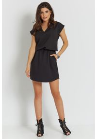 e-margeritka - Sukienka mini z dekoltem czarna - 38. Kolor: czarny. Materiał: materiał, poliester, tkanina. Długość: mini