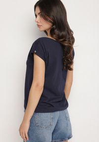 Born2be - Granatowy Bawełniany T-shirt w Klasycznym Stylu Raliessa. Okazja: na co dzień. Kolor: niebieski. Materiał: bawełna. Sezon: lato, wiosna. Styl: klasyczny #3