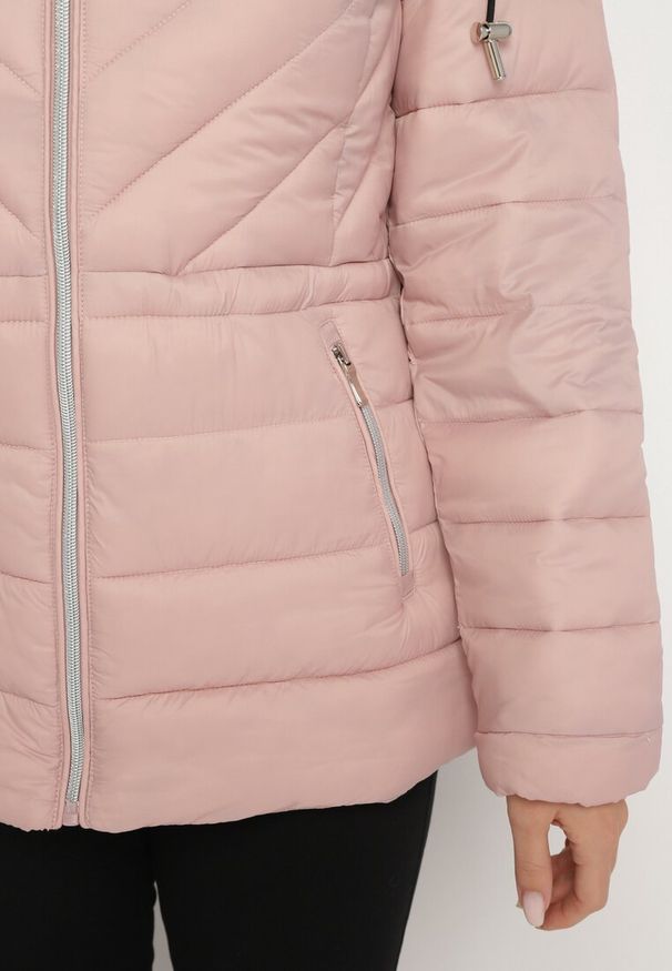 Born2be - Ciemnoróżowa Pikowana Kurtka z Kapturem i Ozdobnymi Sznurkami Zailora. Okazja: na co dzień. Typ kołnierza: kaptur. Kolor: różowy. Materiał: jeans. Styl: elegancki, casual