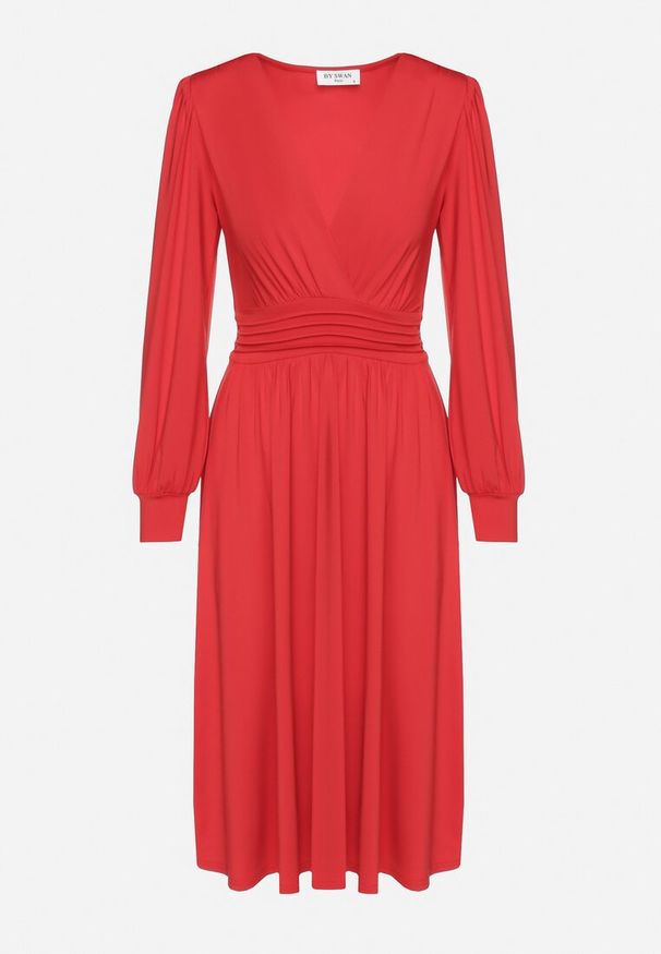 Born2be - Czerwona Rozkloszowana Sukienka z Wiskozą o Kopertowym Kroju Selwenna. Okazja: na co dzień. Typ kołnierza: dekolt w kształcie V. Kolor: czerwony. Materiał: wiskoza. Typ sukienki: kopertowe. Styl: casual