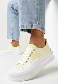 Born2be - Żółto-Białe Trampki Cambrisa. Nosek buta: okrągły. Kolor: żółty. Materiał: jeans, materiał, guma. Szerokość cholewki: normalna