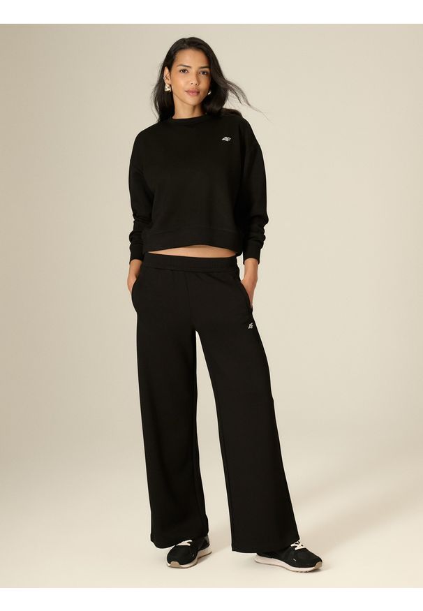 4f - 4F Bluza dresowa regular bez kaptura damska - czarna M. Okazja: na co dzień. Typ kołnierza: bez kaptura. Kolor: czarny. Materiał: dresówka. Wzór: gładki. Styl: casual