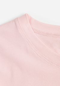 Born2be - Różowy Klasyczny T-shirt z Bawełny Lorali. Okazja: na spacer. Kolor: różowy. Materiał: bawełna. Wzór: gładki. Styl: klasyczny #5