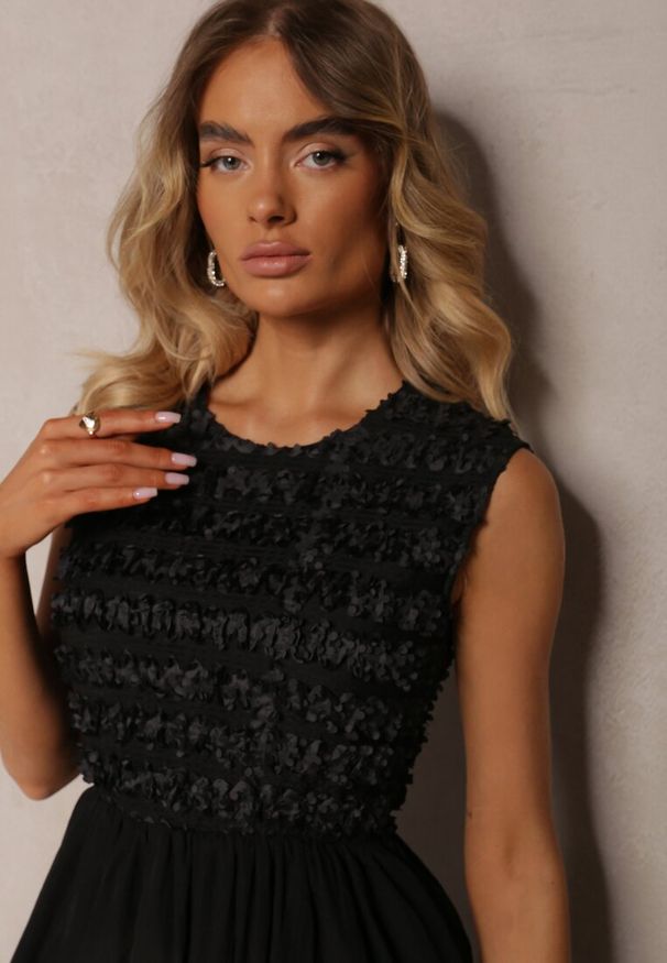 Renee - Czarna Rozkloszowana Sukienka o Taliowanym Kroju z Gumką w Talii Vimarica. Okazja: na co dzień, na spacer. Kolor: czarny. Długość rękawa: krótki rękaw. Typ sukienki: proste. Styl: casual, wizytowy