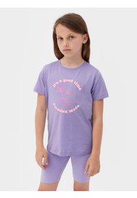 4f - T-shirt z nadrukiem dziewczęcy - fioletowy. Kolor: fioletowy. Materiał: bawełna. Długość rękawa: krótki rękaw. Wzór: nadruk #1