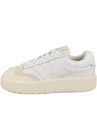 Buty do chodzenia damskie New Balance CT302OB. Zapięcie: sznurówki. Kolor: biały, beżowy, wielokolorowy. Materiał: skóra, syntetyk, materiał. Szerokość cholewki: normalna. Sport: turystyka piesza
