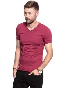 Mustang - MUSTANG T SHIRT Aaron V Washed RHUBARB 1007871 7194. Wzór: aplikacja