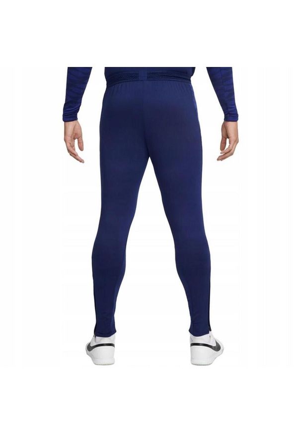 Nike - Męskie Spodnie Do Biegania Strike 21 DriFIT. Kolor: niebieski. Materiał: dresówka