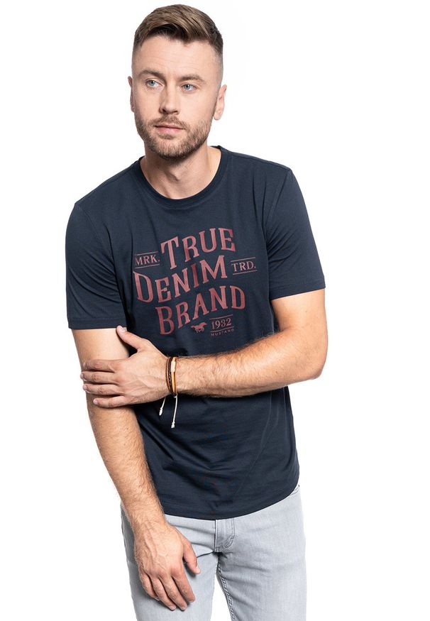 Mustang - T-SHIRT MĘSKI MUSTANG ALEX C TYPE SKY CAPTAIN 1010359 5323. Kolor: czarny