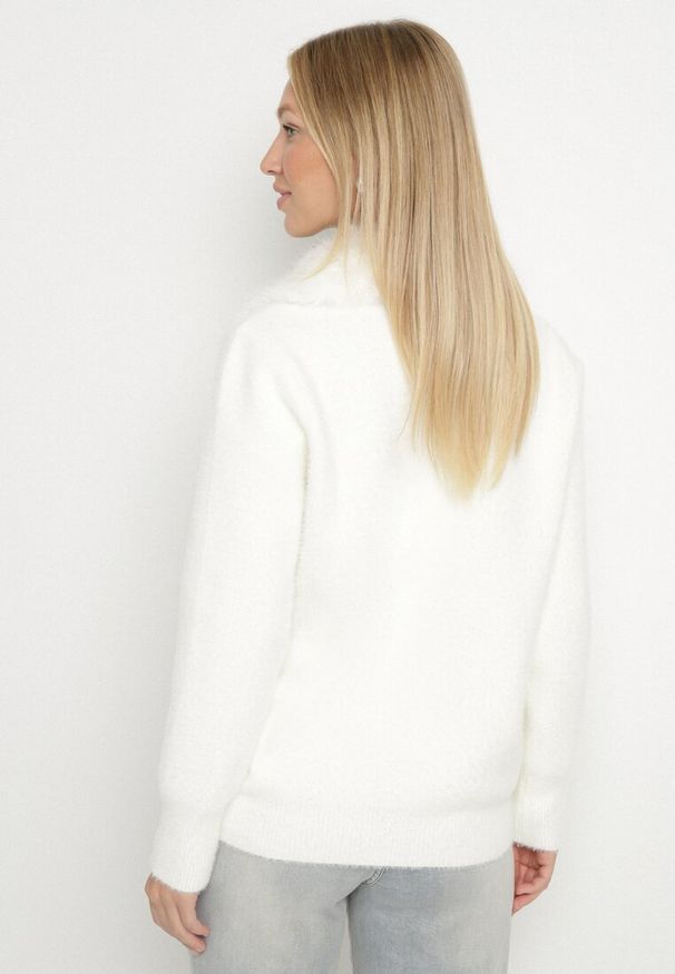 Born2be - Jasnobeżowy Kardigan z Wełną z Futrzanym Kołnierzem Zapinany na Suwak Sistte. Okazja: na co dzień. Kolor: beżowy. Materiał: wełna, futro. Długość rękawa: długi rękaw. Długość: długie. Styl: casual