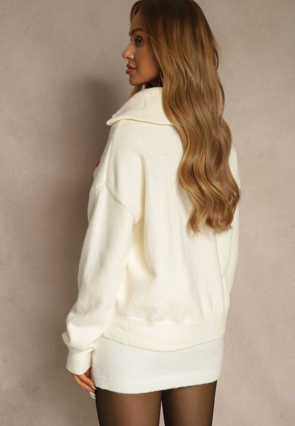 Renee - Biały Sweter z Wełną Wiskozą i Bawełną z Sercem Monisella. Kolor: biały. Materiał: wełna, bawełna, wiskoza