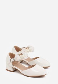 Born2be - Białe Eleganckie Sandały Czółenka na Niskim Słupku z Kwiatową Aplikacją Hialea. Okazja: na uczelnię, na komunię. Kolor: biały. Wzór: aplikacja, kwiaty. Styl: elegancki #2