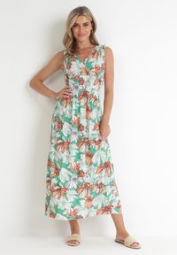 Born2be - Zielona Sukienka Maxi z Kopertowym Dekoltem i Gumkami w Pasie Atalie. Kolor: zielony. Materiał: tkanina. Długość rękawa: na ramiączkach. Sezon: wiosna, lato. Typ sukienki: kopertowe. Długość: maxi #1