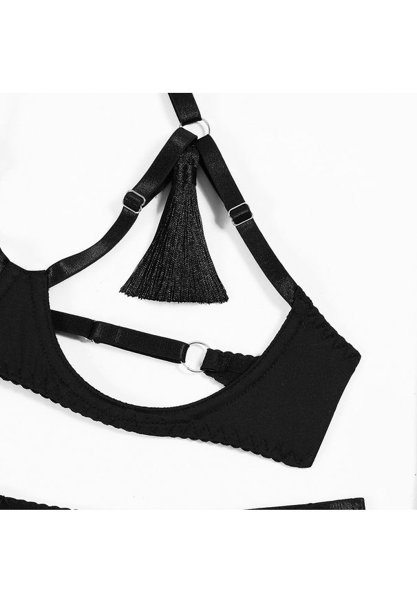 Intica - Komplet bielizny z frędzlami na romantyczne wieczory Ferrina. Kolor: czarny. Materiał: materiał