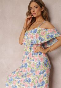 Renee - Biało-Niebieska Sukienka Maxi Bawełniana w Kwiaty z Falbanką Saranna. Kolor: biały. Materiał: bawełna. Długość rękawa: na ramiączkach. Wzór: kwiaty. Długość: maxi