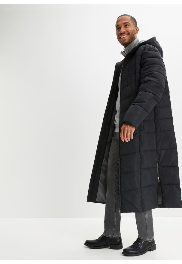 bonprix - Długi płaszcz pikowany z kapturem. Typ kołnierza: kaptur. Kolor: czarny. Długość: długie