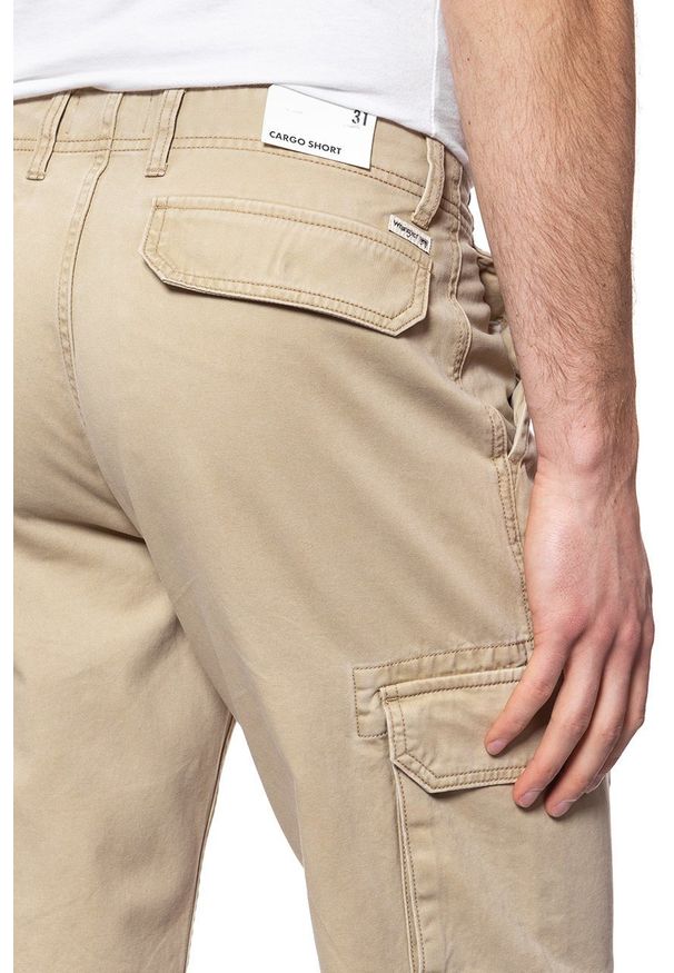 Wrangler - SPODENKI WRANGLER CARGO SHORT SAND W15DKC58N 112126791. Materiał: materiał