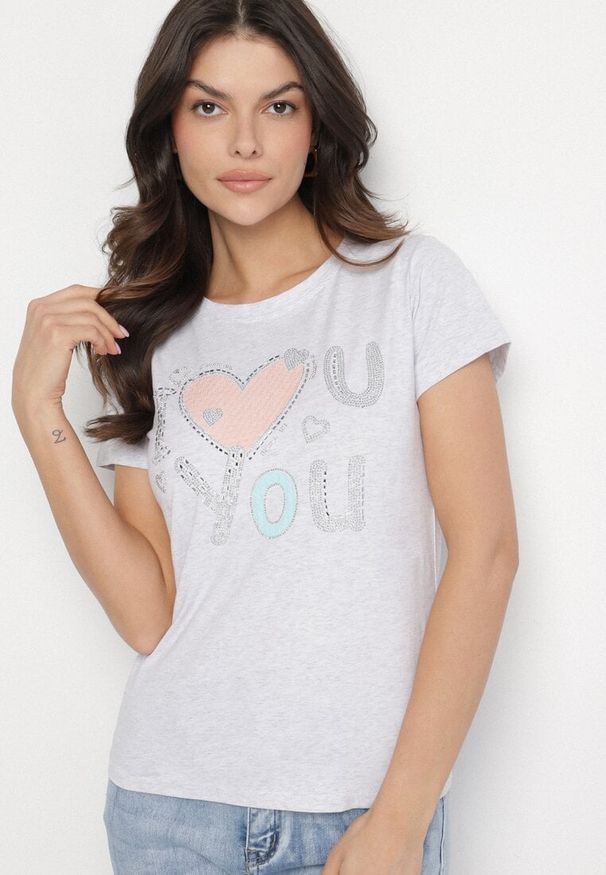 Born2be - Jasnoszary Bawełniany T-shirt z Sercem i Napisem Olirwenna. Okazja: na co dzień. Kolor: szary. Materiał: bawełna. Wzór: napisy. Styl: casual