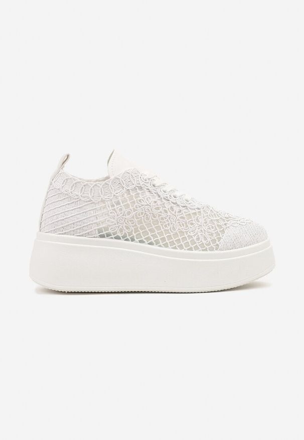 Renee - Białe Ażurowe Sneakersy Vices na Platformie Halvisa. Okazja: na co dzień. Kolor: biały. Materiał: jeans. Wzór: ażurowy. Obcas: na platformie