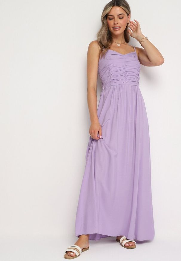 Born2be - Fioletowa Rozkloszowana Wiskozowa Sukienka na Cienkich Regulowanych Ramiączkach Canelsea. Okazja: na co dzień. Kolor: fioletowy. Materiał: wiskoza. Długość rękawa: na ramiączkach. Styl: casual