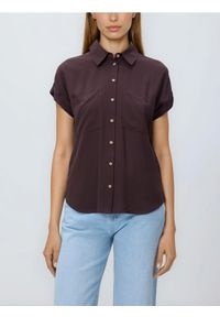Reserved - Koszula z krótkim rękawem - ciemnobrązowy. Kolor: brązowy. Materiał: wiskoza. Długość rękawa: krótki rękaw. Długość: krótkie