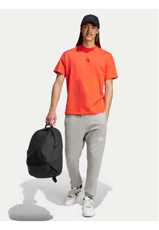 Adidas - adidas T-Shirt ALL SZN IY4139 Pomarańczowy Loose Fit. Kolor: pomarańczowy. Materiał: bawełna