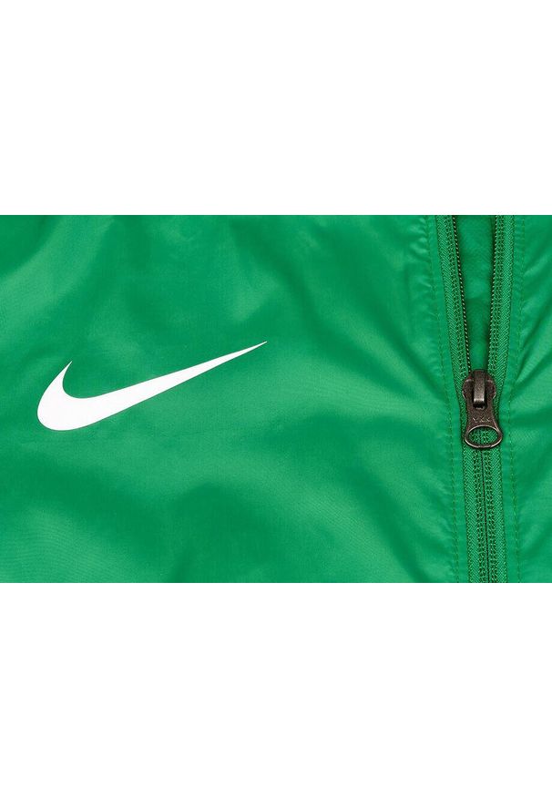 Kurtka przeciwdeszczowa chłopięca Nike RPL Park 20 RN JKT W Junior. Kolor: zielony